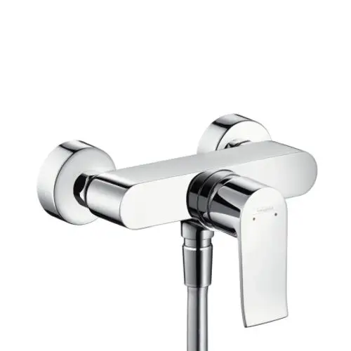 Einhebel-Brausemischer in Chrom von Hansgrohe, montiert auf einer Wand, mit einem schlanken Auslauf und einem Griff zur Temperatur- und Mengeneinstellung.
